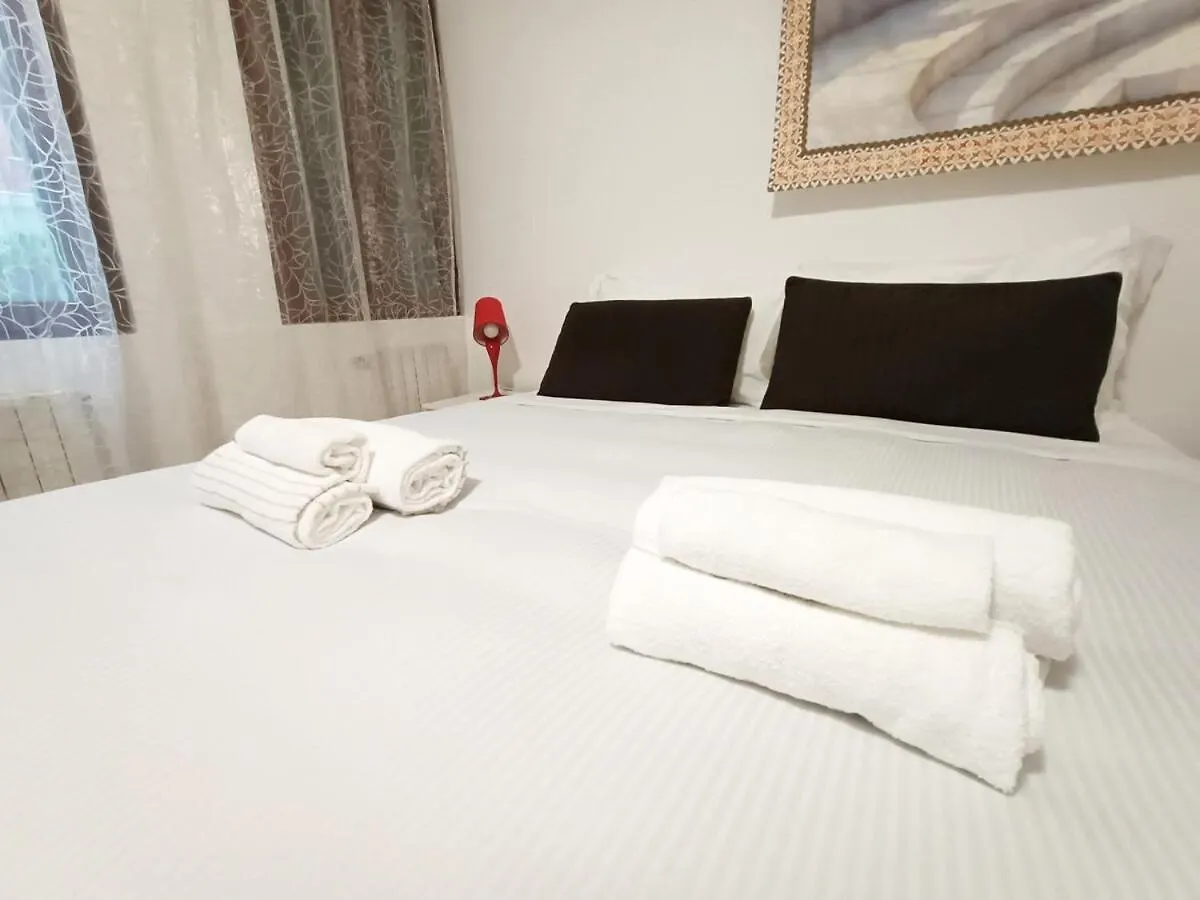 Briani Venice Apartment With Private Patio