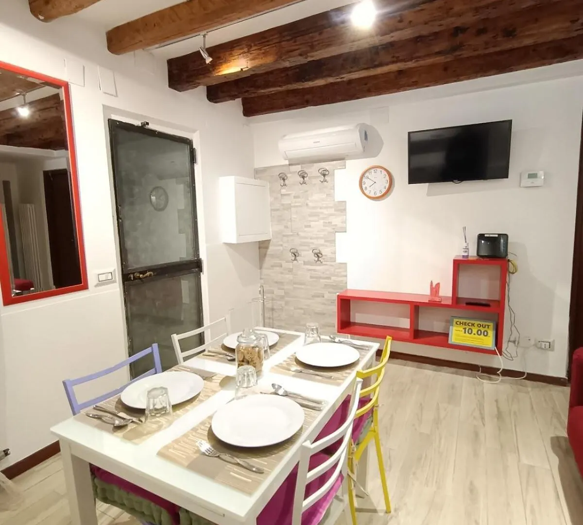 Briani Venice Apartment With Private Patio